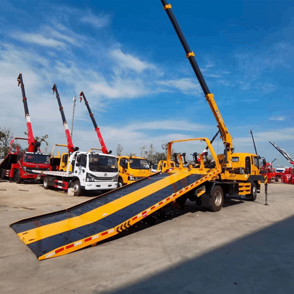 HOWO  4*2 Clearance truck with crane heavy machine