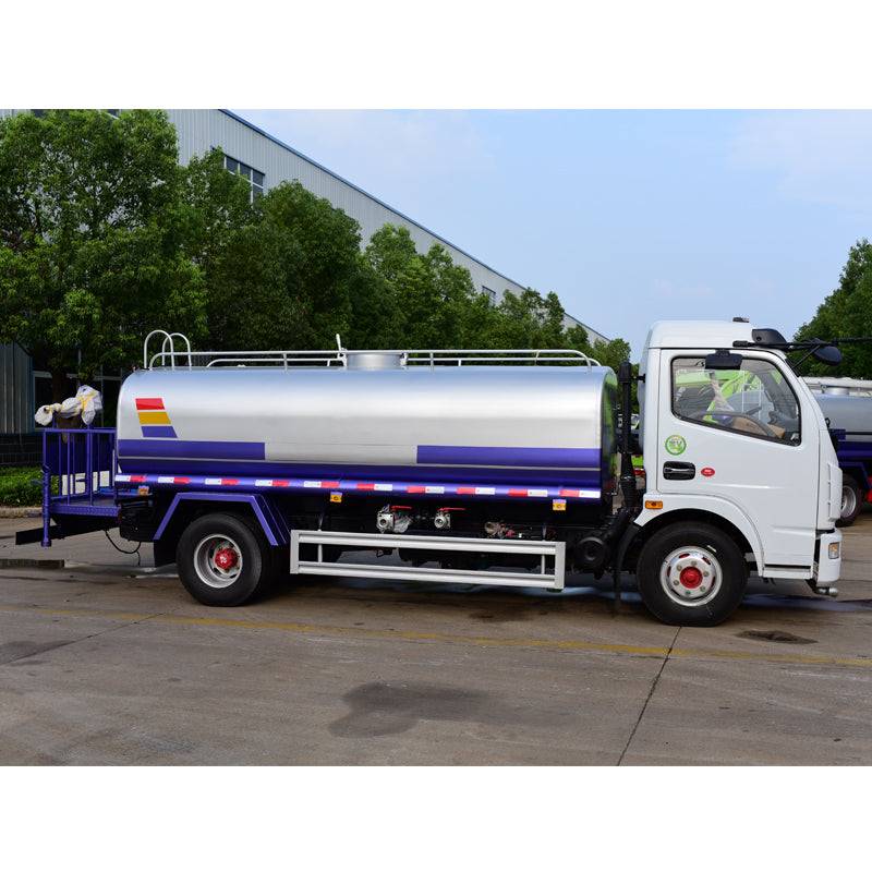 Dongfeng  4x2 9000L sprinkler truck