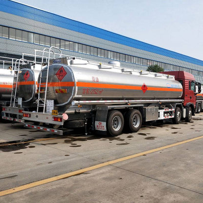 HOWO 8*4 30000L oil tank truck