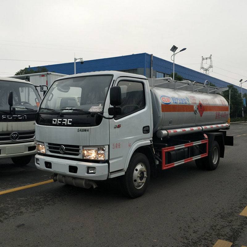 Dongfeng 4*2 4400L oil tank truck