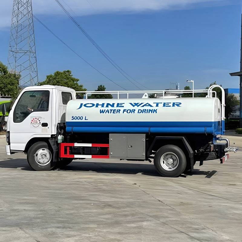 ISUZU 4X2 5000L  sprinkler truck
