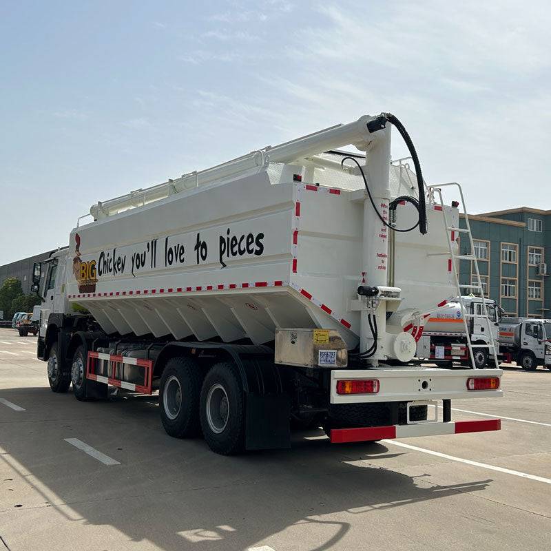 HOWO 8*4 40000L bulk feed truck