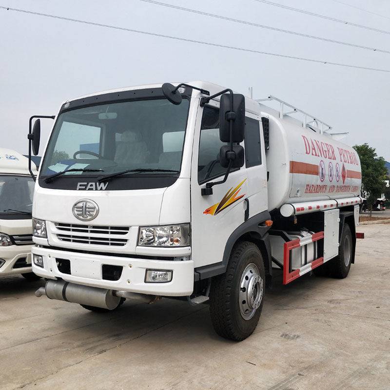 FAW 4*2 8000L oil tank truck