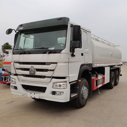 Camion-citerne à huile HOWO 6 * 4 20000L 