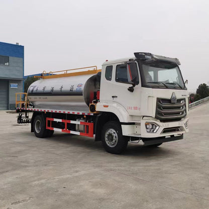 Camion de distribution d'asphalte Howo